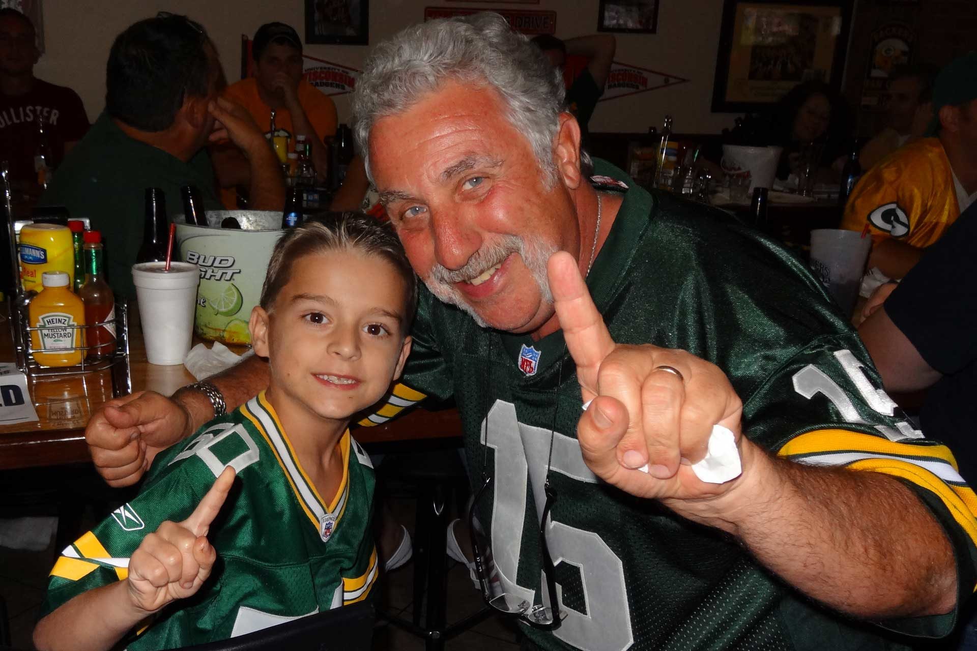 Green Bay Packers Fans – Slackers Bar & Grill